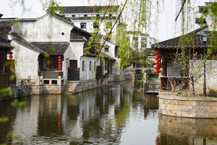 内政部租用机库练习转移难民计划;谷歌将在伦敦建新数据中心;伦敦冻结地铁票价